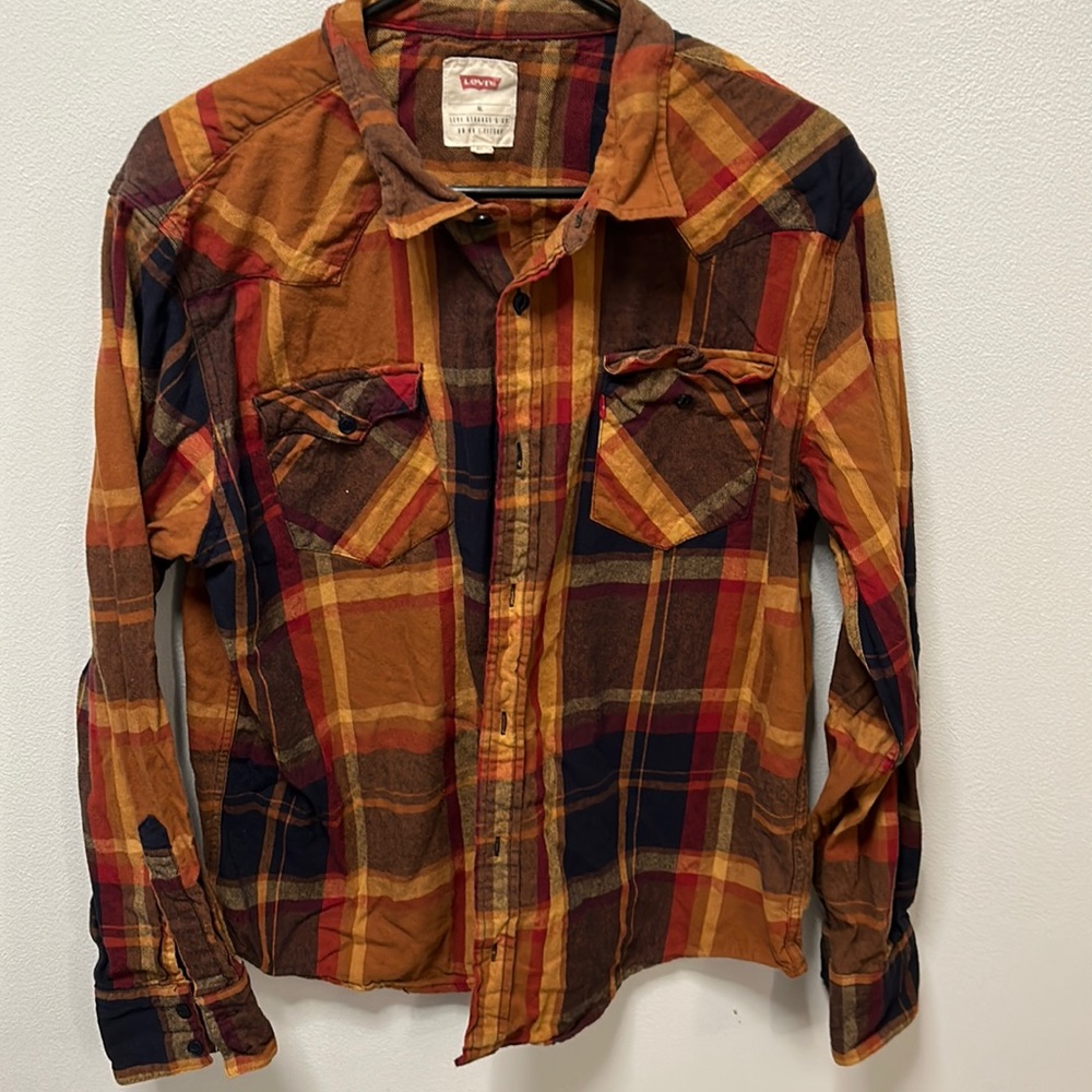 Men’s Levi’s button down shirt